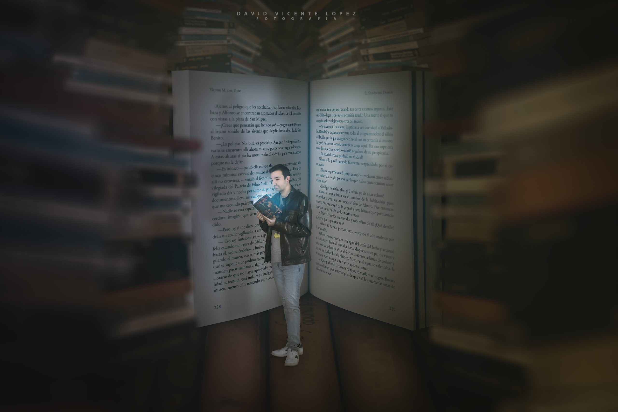 Víctor M. del Pozo Víctor M. del Pozo Leyendo El sillón del diablo